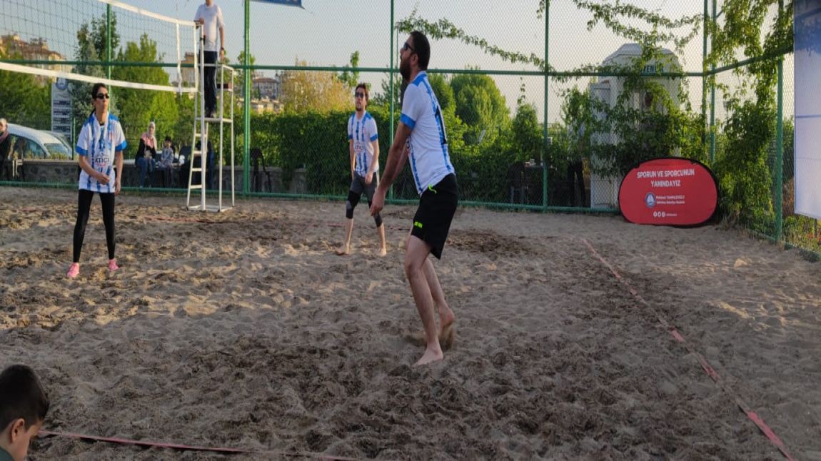 Okullar Arası Plaj Voleybolu Turnuvasına Katıldık